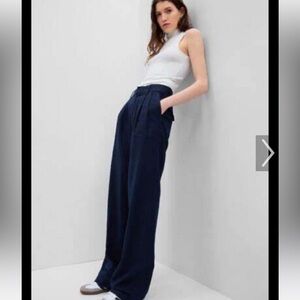 Gap Pleated Linen Pant. Wide leg. Navy Blue. Size 4